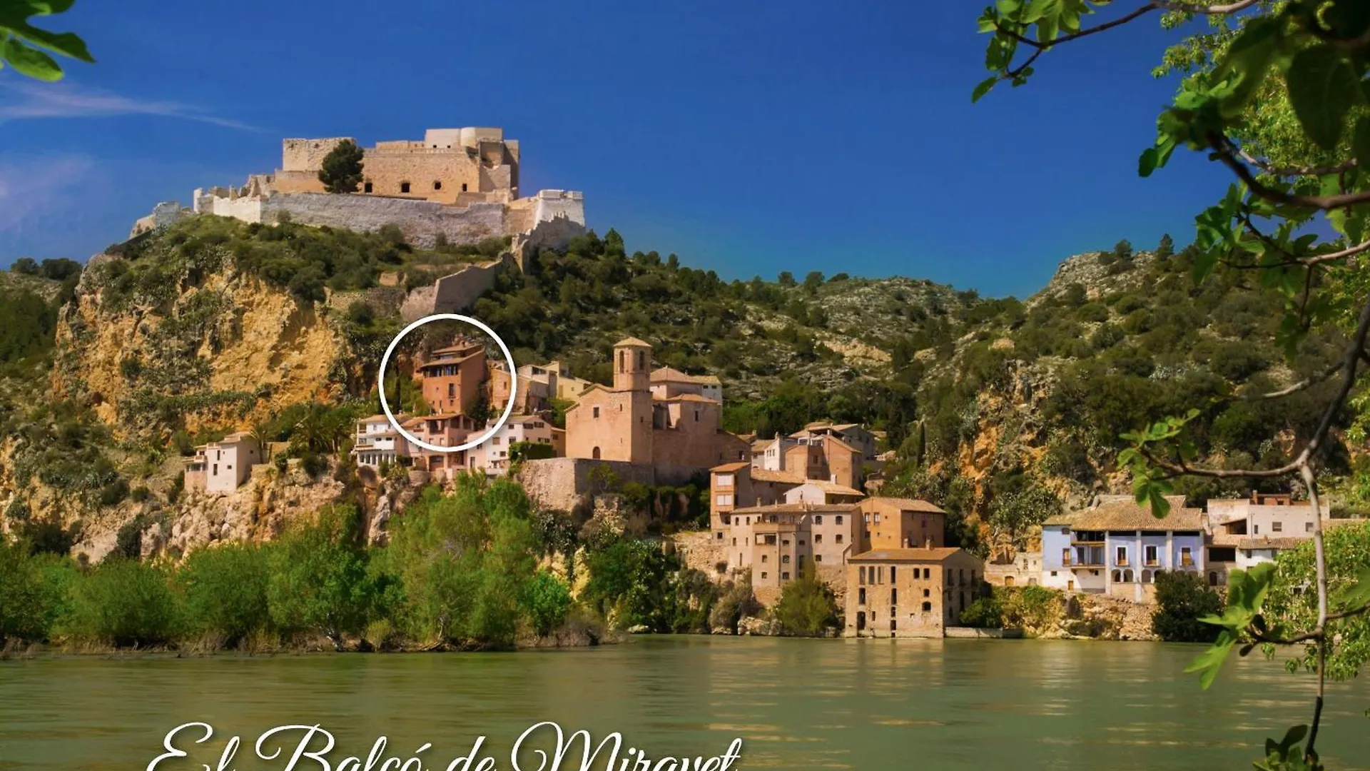 El Balco De Miravet, Oasis De Paz Junto Al Castillo Con Vistas Al Rio Ebro